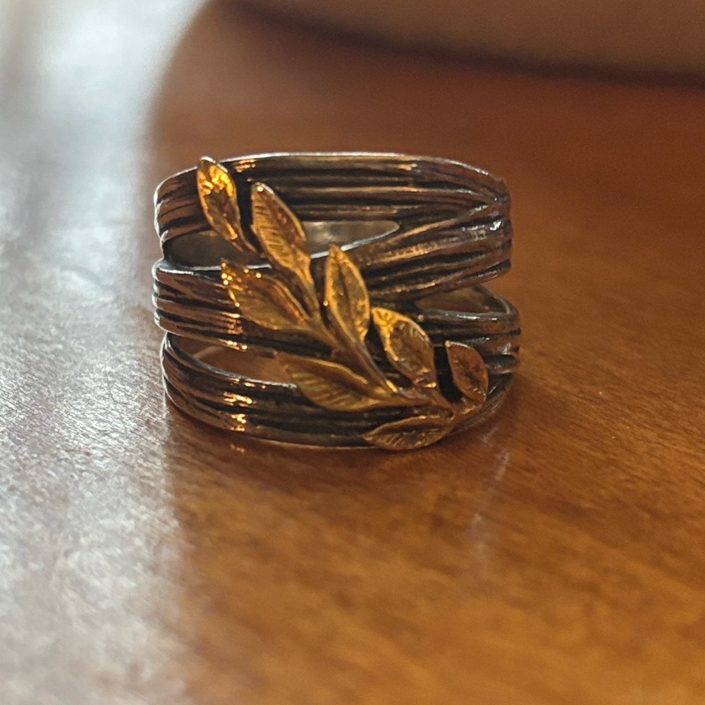 Elegant Sterling Silver and Gold leaf Ring